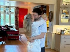 Todos os detalhes do casamento de £ 250 mil de Jack Whitehall e Roxy Horner: Noiva impressionada com dois vestidos de grife antes da festa até as 2 da manhã com uma lista de convidados repleta de estrelas, incluindo Jamie Redknapp, Douglas Booth e David Gardner Todos os detalhes do luxuoso casamento de £ 250.000 em uma propriedade rural de Jack Whitehall e Roxy Horner foram agora revelados