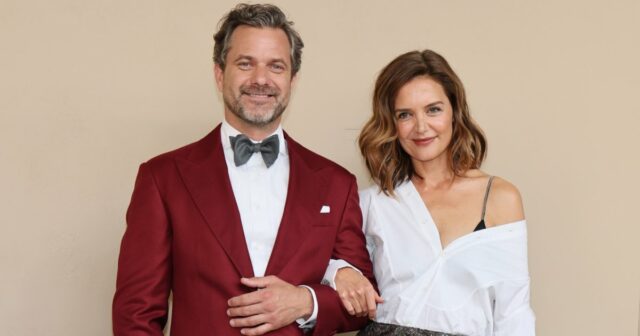 Dawsons Creek Alums Joshua Jackson Katie Holmes se reúnem no NYC Gala Inline