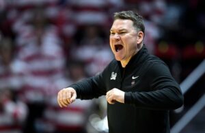 Tommy Lloyd rejeitou oferta incrível da UNC: relatório Head coach Tommy Lloyd of the Arizona Wildcats rejected North Carolina.