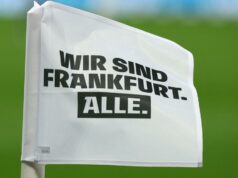 Torcedor de futebol morre após parada cardíaca durante jogo da Bundesliga na Alemanha Torcedor de futebol morre após parada cardíaca durante jogo da Bundesliga na Alemanha