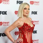 Tori Spelling mostra o novo Bob: 'Eu cortei meu próprio cabelo e gostei'