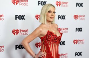 Tori Spelling e 7 crianças hospitalizadas após acidente de carro: relatório Tori Spelling mostra o novo Bob: 'Eu cortei meu próprio cabelo e gostei'