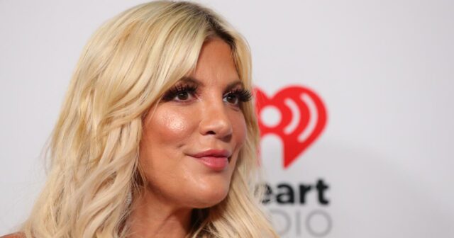Tori Spelling e quatro de seus filhos feridos em acidente Tori Spelling e quatro de seus filhos feridos em acidente de carro