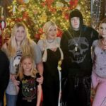 Tori Spelling quebra o silêncio sobre acidente de carro que levou 7 crianças ao hospital