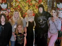 Tori Spelling quebra o silêncio sobre acidente de carro que levou 7 crianças ao hospital Tori Spelling quebra o silêncio sobre acidente de carro que levou 7 crianças ao hospital