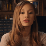 Trailer de 'Focker In-Law': Ariana Grande se infiltra na família disfuncional de Ben Stiller e Robert De Niro