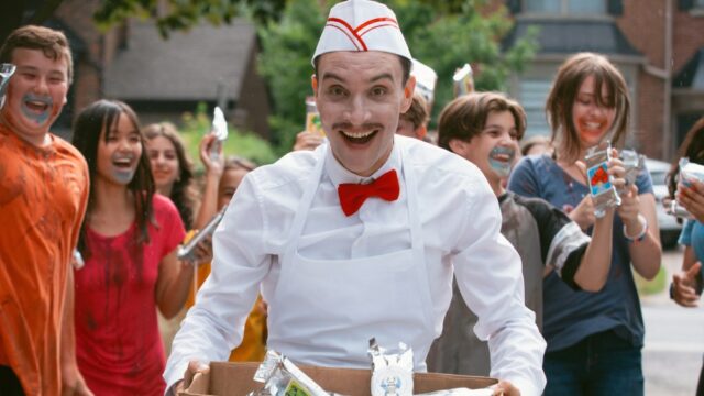 Trailer de "Ice Cream Man": crianças se transformam em assassinos sedentos de sangue no próximo Eli Roth Slasher
