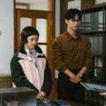 Transmita ou ignore: 'Valor absoluto do amor' no vídeo principal, onde uma estudante do ensino médio maltrata os personagens de seus professores em seu romance