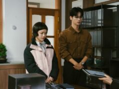 Transmita ou ignore: ‘Valor absoluto do amor’ no vídeo principal, onde uma estudante do ensino médio maltrata os personagens de seus professores em seu romance Transmita ou ignore: 'Valor absoluto do amor' no vídeo principal, onde uma estudante do ensino médio maltrata os personagens de seus professores em seu romance