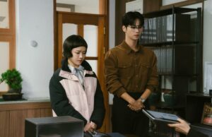 Transmita ou ignore: ‘Valor absoluto do amor’ no vídeo principal, onde uma estudante do ensino médio maltrata os personagens de seus professores em seu romance Transmita ou ignore: 'Valor absoluto do amor' no vídeo principal, onde uma estudante do ensino médio maltrata os personagens de seus professores em seu romance