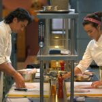 Transmita ou ignore: ‘Made With Love’ no Netflix, onde um sous chef tem que trabalhar com um novo chefe em um restaurante importante de Bali quando sua mãe se afasta