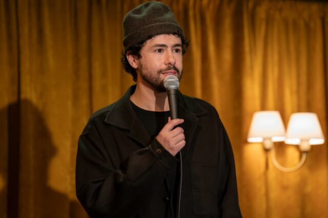 Transmita ou ignore: ‘Ramy Youssef: In Love’ na HBO Max, o único comediante muçulmano que conheceu o papa e ainda não se apresentou em Riad

