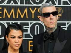 Travis Barker chupa os dedos dos pés da esposa Kourtney Kardashian em homenagem ao aniversário Travis Barker deseja à esposa Kourtney Kardashian um feliz 45º aniversário com doce homenagem - Alma gêmea 982