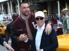 Travis Kelce e Tommy Hilfiger são amigos no set e mais fotos de estrelas Travis Kelce e Tommy Hilfiger se encontram durante o set de uma sessão de fotos em Nova York.