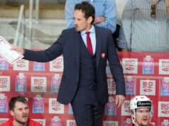 Treinador de hóquei no gelo demitido por usar certificado falso de vacina COVID-19 nas Olimpíadas de Inverno Treinador de hóquei no gelo demitido por usar certificado falso de vacina COVID-19 nas Olimpíadas de Inverno