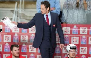 Treinador de hóquei no gelo demitido por usar certificado falso de vacina COVID-19 nas Olimpíadas de Inverno Treinador de hóquei no gelo demitido por usar certificado falso de vacina COVID-19 nas Olimpíadas de Inverno