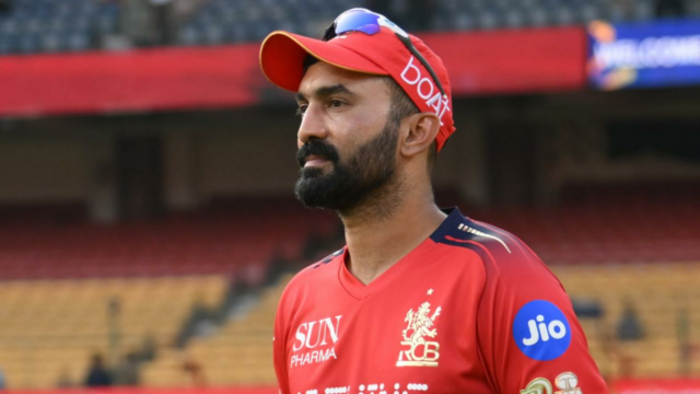 Treinar é entender os jogadores, diz o técnico de rebatidas do RCB, Dinesh Karthik
