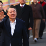 Tribunal condena ex-líder mundial a 7 anos de prisão por resistência à prisão e outras acusações