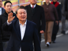 Tribunal condena ex-líder mundial a 7 anos de prisão por resistência à prisão e outras acusações Tribunal condena ex-líder mundial a 7 anos de prisão por resistência à prisão e outras acusações