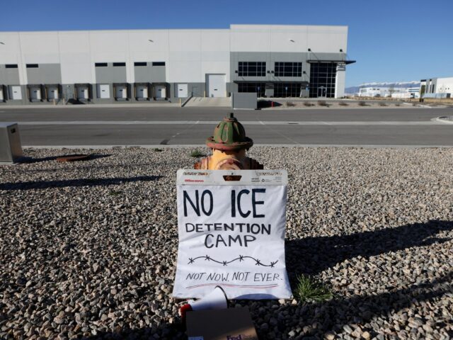 Tribunal de apelações dos EUA rejeita política de detenção de imigrantes de Trump
