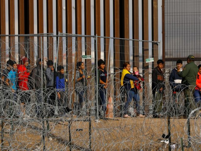 Tribunal de apelações dos EUA rejeita proibição imposta por Trump a requerentes de asilo e apresenta recurso
