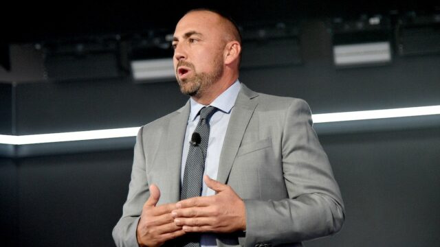 O presidente dos EUA, Donald Trump, responde a perguntas durante uma coletiva de imprensa realizada na Casa Branca em 20 de fevereiro de 2026 em Washington, DC