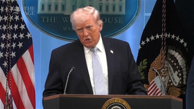 Trump ameaça 'demolir completamente' o Irão se o prazo do acordo ultrapassar
