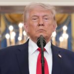 Trump ameaça prender jornalista por suposto vazamento de aviador desaparecido no Irã