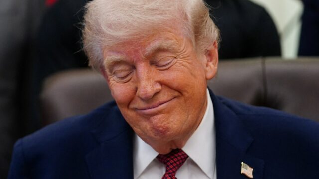 Trump anuncia extensão do cessar-fogo com o Irã, mas diz que bloqueio permanece
