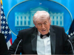 Trump ataca âncora do ’60 Minutes’ por ler manifesto de suposto atirador Yahoo news home