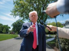 Trump ataca conservadores da Suprema Corte que ‘fazem perguntas realmente ruins’ Trump ataca conservadores da Suprema Corte que 'fazem perguntas realmente ruins'