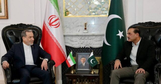 Trump cancela viagem de enviados dos EUA após Araghchi do Irã deixar o Paquistão
