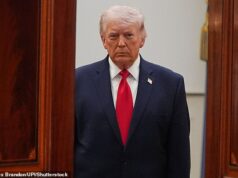 Trump coloca mais membros do Gabinete em risco enquanto Pete Hegseth demite dois oficiais adicionais do Exército Donald Trump (foto) pode demitir ainda mais membros de seu gabinete após a saída de Pam Bondi