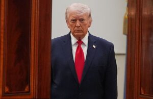 Trump coloca mais membros do Gabinete em risco enquanto Pete Hegseth demite dois oficiais adicionais do Exército Donald Trump (foto) pode demitir ainda mais membros de seu gabinete após a saída de Pam Bondi