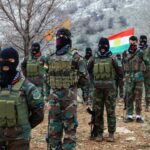 BERLIM, ALEMANHA - 24 DE JANEIRO: Um manifestante segura uma faixa onde se lê