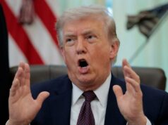 Trump ‘considera fortemente’ retirar os EUA da OTAN por causa do Irã, aliança um ‘tigre de papel’: relatório O presidente dos EUA, Donald Trump, falando com a boca aberta e as mãos gesticulando.