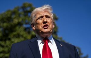 Trump critica Papa Leão como ‘FRACO no crime’ por passar tempo com os democratas, diz que o pontífice nascido nos EUA ‘não estaria no Vaticano’ sem ele Donald Trump destruiu o 'fraco' Papa Leão em uma longa postagem no Truth Social no domingo, após semanas de críticas à Guerra do Irã por parte do pontífice nascido nos Estados Unidos