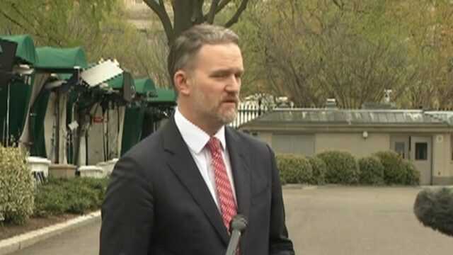 Trump desfere um golpe massivo nas principais exportações australianas com tarifa de 100 por cento
