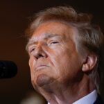 Donald Trump apoiou inúmeras teorias da conspiração – agora os seus apoiantes estão a virar contra ele essas alegações de eventos orquestrados.