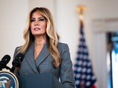 Trump diz que Melania ‘tinha o direito’ de falar sobre Epstein, mas admite que poderia ter lidado com a declaração surpresa de forma diferente Donald Trump disse que poderia ter lidado de forma diferente com o discurso da primeira-dama Melania Trump, negando qualquer conexão com Jeffrey Epstein, mas disse que sua esposa “tinha o direito” de fazer as coisas do jeito dela