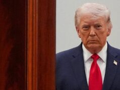 Trump diz que o Irã pode ser ‘retirado’ na terça-feira, Hegseth diz que grandes ataques estão por vir Yahoo news home