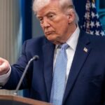 Trump diz que o povo iraniano está implorando para que ele ‘por favor, continue bombardeando’