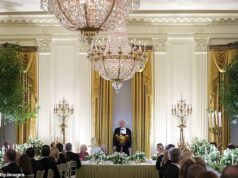 Trump diz que o rei Charles ‘concorda’ que o Irã nunca deveria ter uma arma nuclear em momento de choque no jantar de Estado Em meio à elegância floral de uma Sala Leste da Casa Branca transformada em um exuberante jardim inglês, o foco diplomático da noite mudou drasticamente para a segurança global.