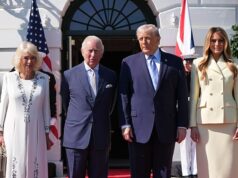 Trump e Melania cumprimentam o rei Charles e a rainha Camilla na Casa Branca enquanto as preocupações com a segurança ofuscam o encontro histórico O presidente Donald Trump e a primeira-dama Melania Trump cumprimentam o rei Carlos III e a rainha Camilla ao chegarem à Casa Branca