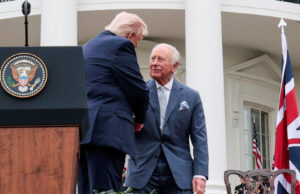 Trump elogia vínculo entre EUA e Reino Unido ao receber realeza britânica Trump elogia vínculo entre EUA e Reino Unido ao receber realeza britânica