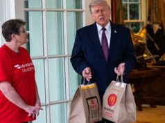 Trump exclui postagem de si mesmo como Jesus e afirma que ela o mostrava “como médico” Michael Koziol