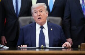 Trump lança ataque ao Príncipe Harry depois que Duke prometeu que os EUA honrariam suas obrigações no conflito na Ucrânia Donald Trump lançou um ataque violento ao Príncipe Harry depois que o Duque prometeu aos Estados Unidos honrar suas obrigações no conflito ucraniano