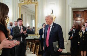 Trump lê versículos da Bíblia sobre arrependimento após imagem de IA de si mesmo como Jesus Trump lê versículos da Bíblia sobre arrependimento após imagem de IA de si mesmo como Jesus