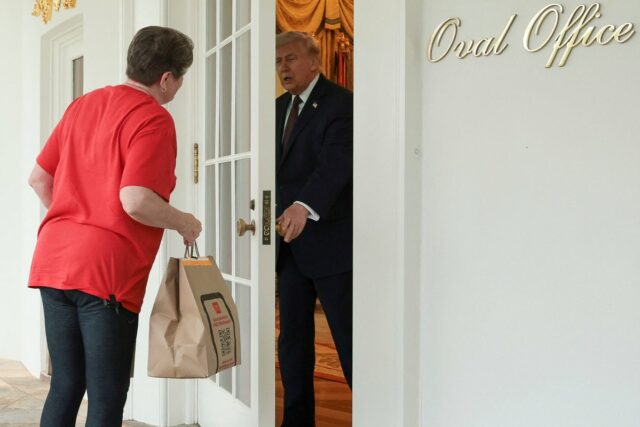 Trump leva o McDonalds DoorDashed à Casa Branca e depois (Reuters)