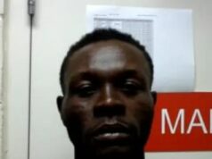 Trump posta vídeo horrível de ‘imigrante ilegal’ espancando mulher com um martelo do lado de fora de posto de gasolina na Flórida Rolbert Joachin, 40, um haitiano que entrou nos Estados Unidos sob um status de proteção temporária, que expirou em 2024, é acusado de espancar uma mãe de 51 anos até a morte do lado de fora de um posto de gasolina na Flórida na semana passada.